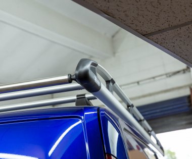 Roof bar on a van
