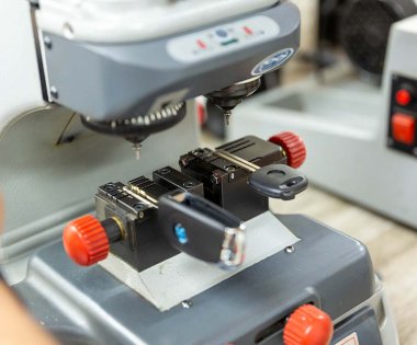 Car key cutting