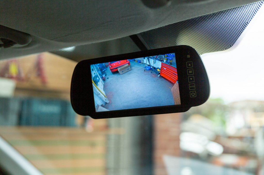 A reversing camera picture on a mirror monitor inside a vehicle