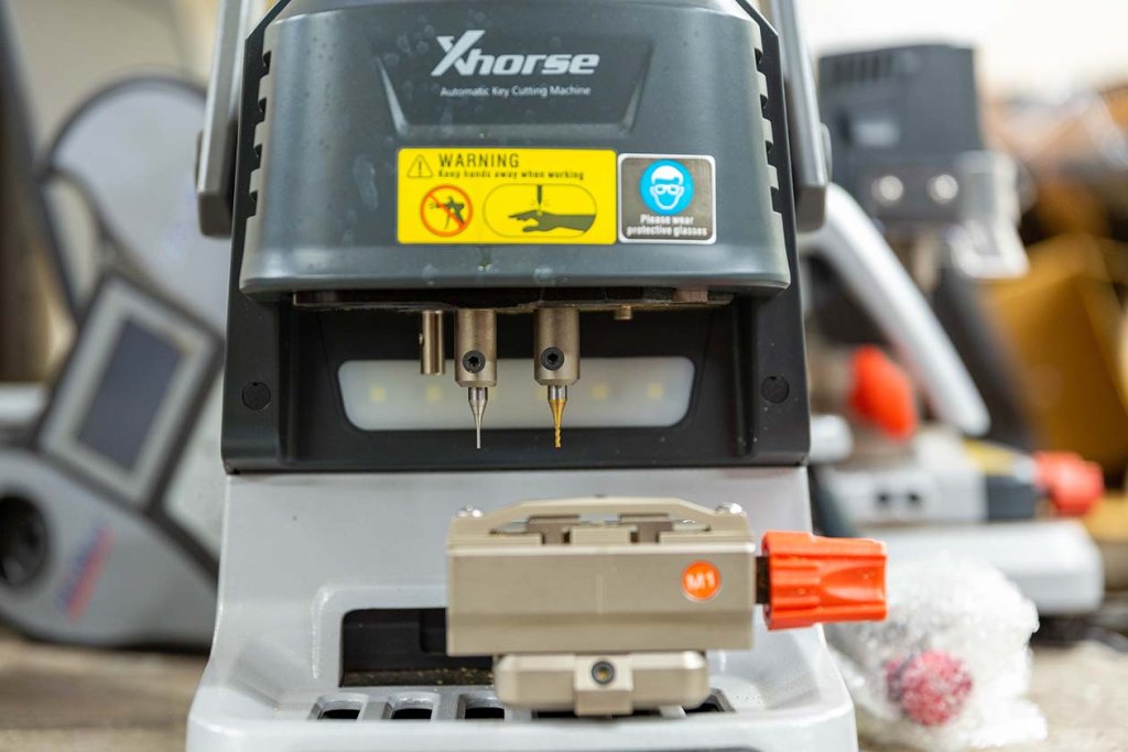 Key repair machine