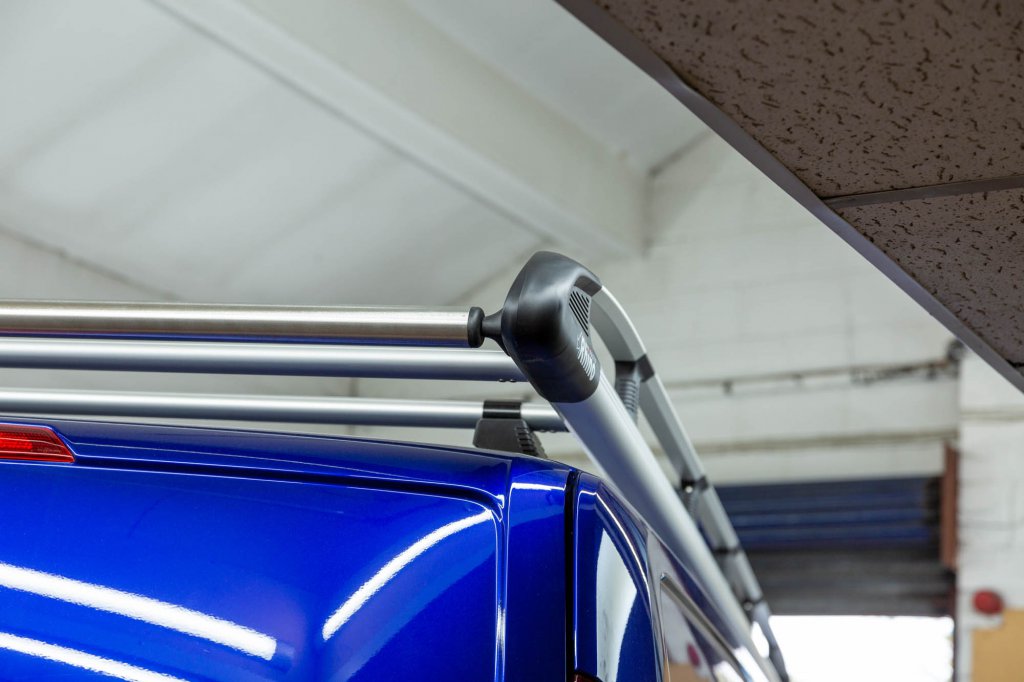 Van roof bar